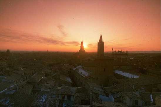 foto '.  <p><em>Cathedral at sunrise.<br />
</em></p>
<p>Photographer: Franco Furoncoli</p>
 .'