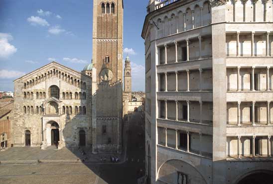 foto '.  <p><em>Il Battistero e la Cattedrale nella luce del pomeriggio.<br />
</em></p>
<p>Autore: Franco Furoncoli</p>
 .'