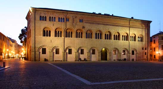 foto '.  <p><em>Il Palazzo Vescovile.<br />
</em></p>
<p>Autore: Claudio Carra</p>
 .'